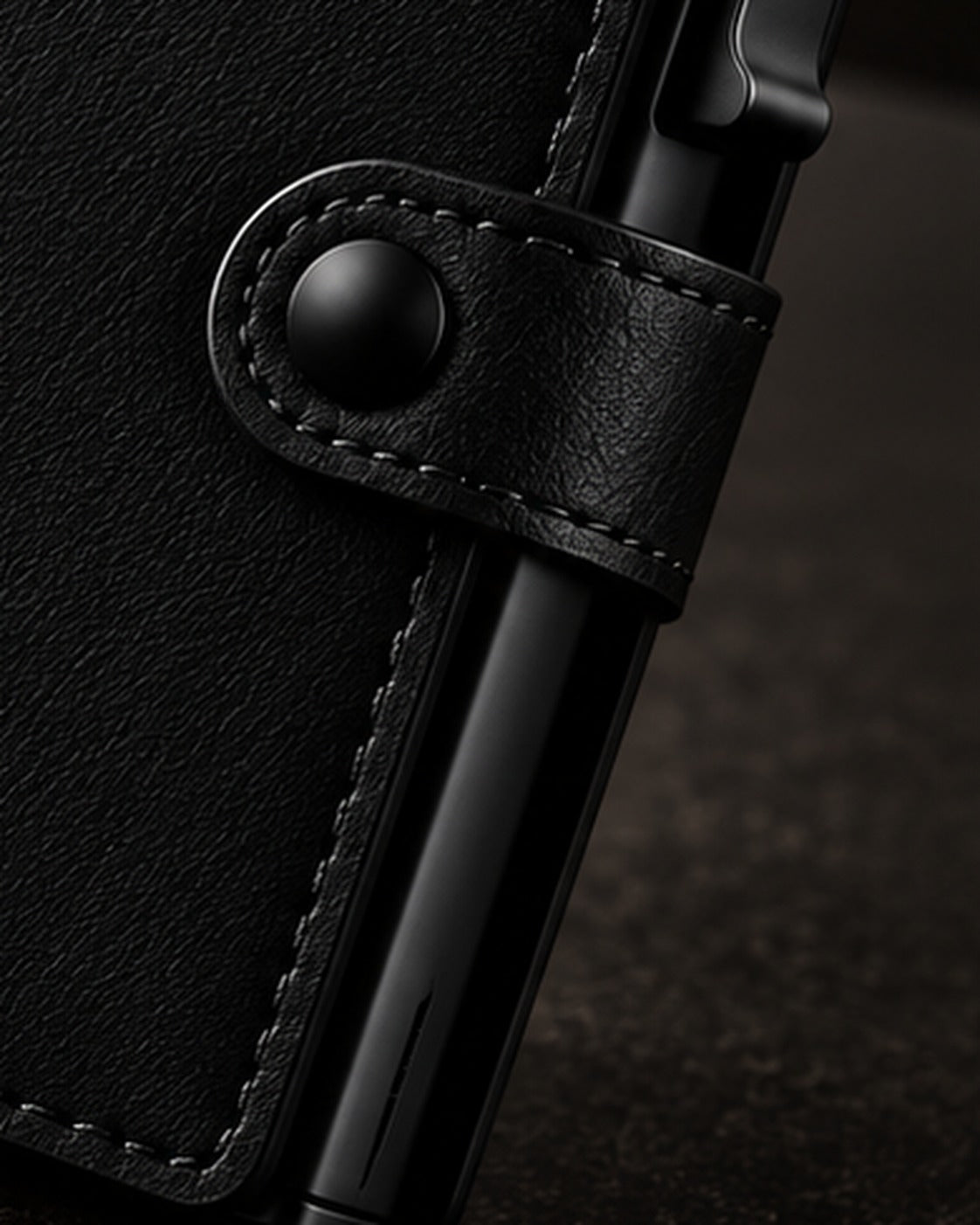 Smart Wallet Negro en uso
